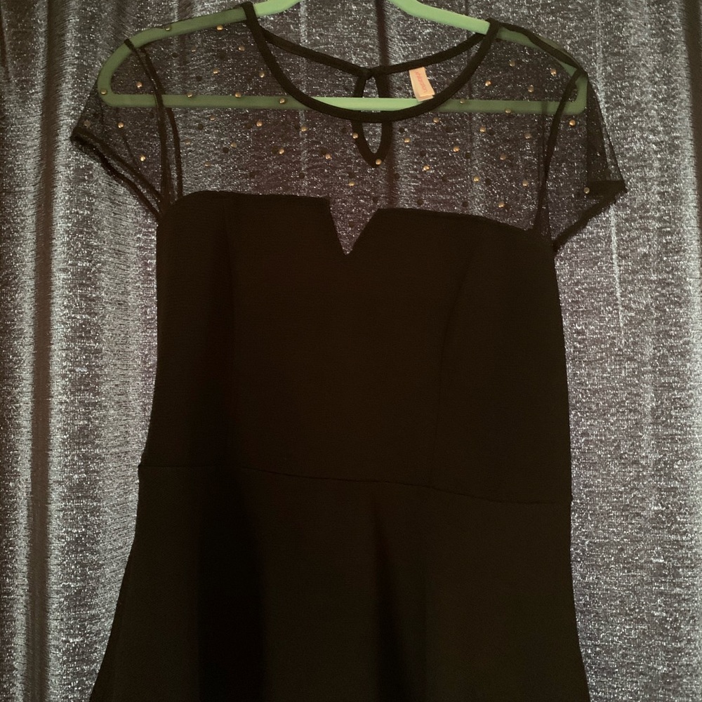 Black preplum top